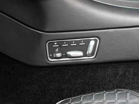 Used 2016 Aston Martin Vanquish Volante image 26