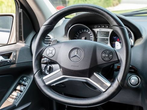 Used 2009 Mercedes-Benz ML 63 AMG 4MATIC image 24
