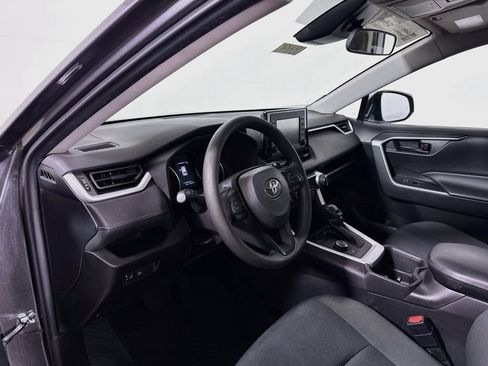 Certified 2022 Toyota RAV4 LE AWD/4WD image 9