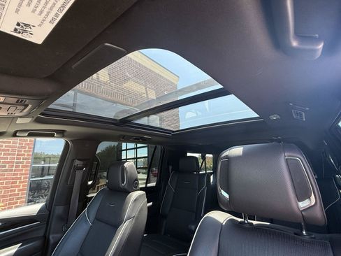 Used 2021 Cadillac Escalade ESV Sport w/ Driver Assist Tech Package AWD/4WD image 18