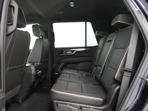 Used 2025 GMC Yukon Elevation AWD/4WD image 19