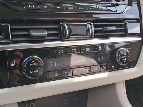 Used 2023 Nissan Pathfinder SL image 18