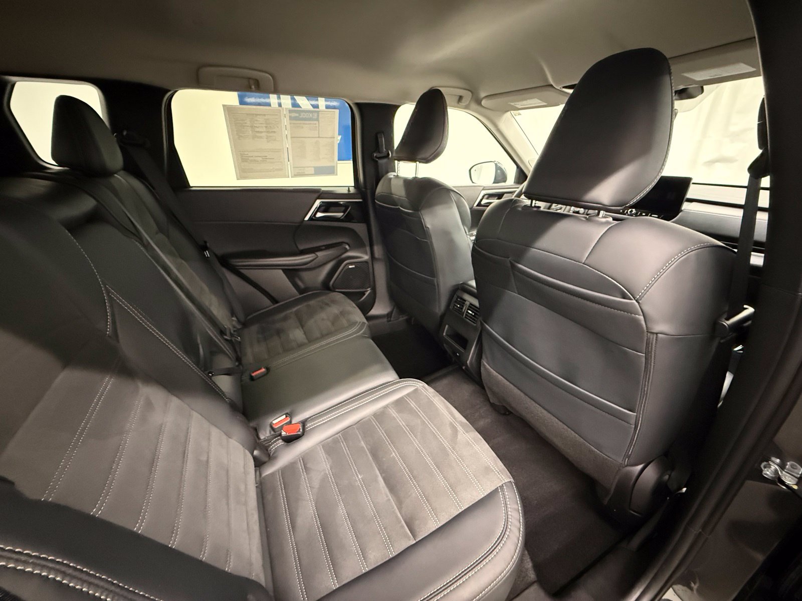 Used 2025 Mitsubishi Outlander SE AWD/4WD image 6