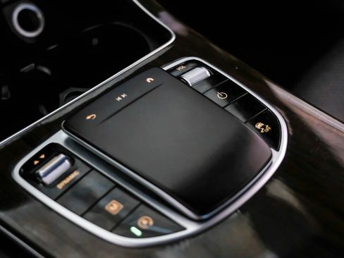 Used 2020 Mercedes-Benz GLC 300 4MATIC image 26