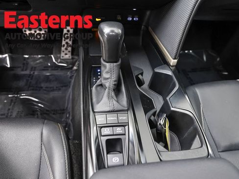 Used 2025 Toyota Camry SE FWD image 12