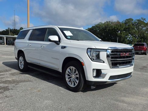 Used 2021 GMC Yukon XL SLT w/ SLT Premium Package image 2