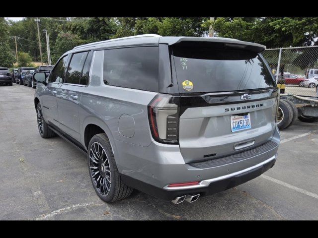 Used 2025 Chevrolet Suburban High Country AWD/4WD image 5