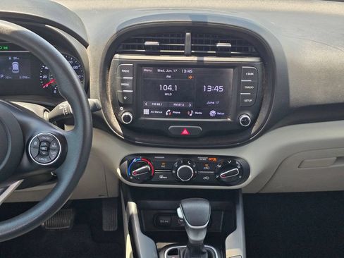 Used 2022 Kia Soul LX FWD image 16
