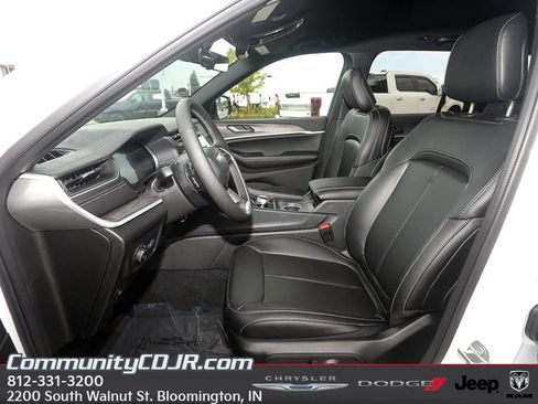 New 2025 Jeep Grand Cherokee Limited AWD/4WD image 11