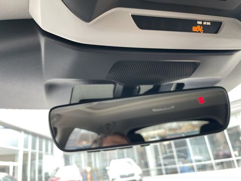 Used 2025 Subaru Crosstrek 2.0i Premium image 30