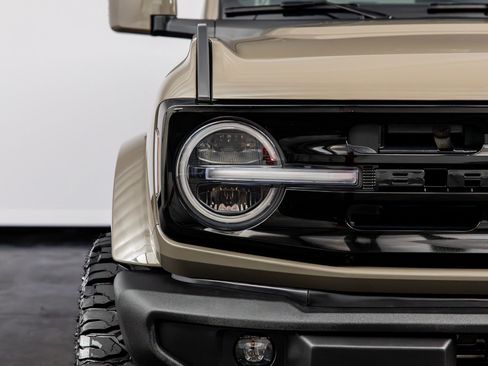 Used 2025 Ford Bronco Outer Banks AWD/4WD image 3