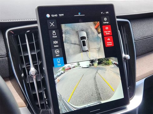 Used 2025 Volvo XC90 B6 Plus image 13