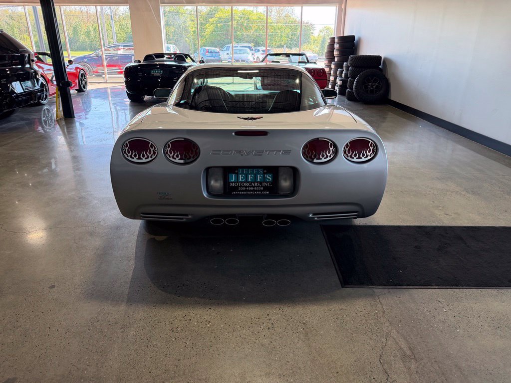 Used 2002 Chevrolet Corvette Coupe RWD image 5