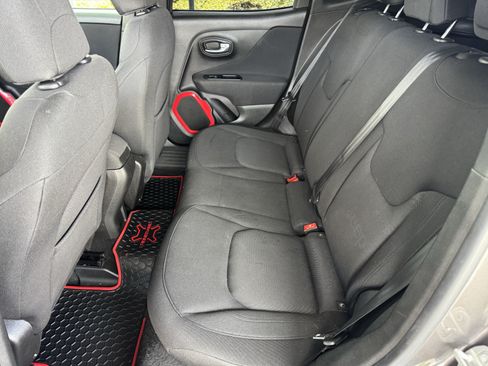 Used 2017 Jeep Renegade Latitude AWD/4WD image 15