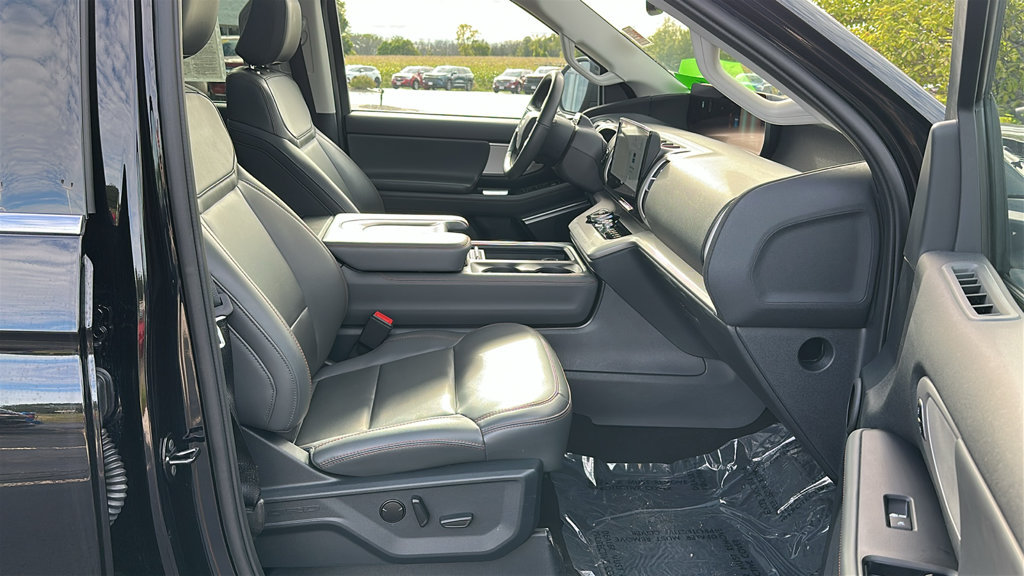 Used 2025 Ford Expedition Active AWD/4WD image 33