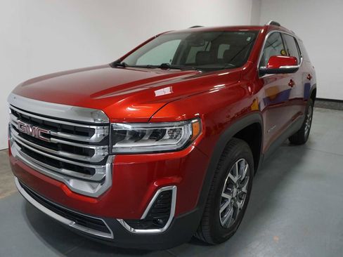 Used 2023 GMC Acadia SLT image 1