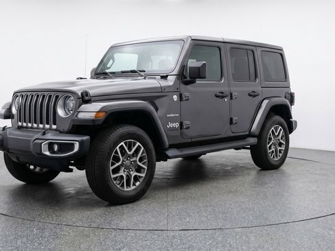 Used 2025 Jeep Wrangler Unlimited Sahara AWD/4WD image 3