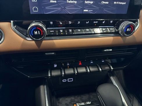 Used 2025 GMC Canyon AT4 w/ AT4 Premium Package image 25