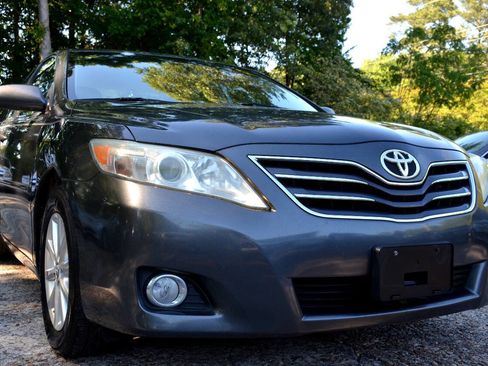 Used 2011 Toyota Camry XLE w/ XLE Extra-Value Pkg #2 FWD image 4