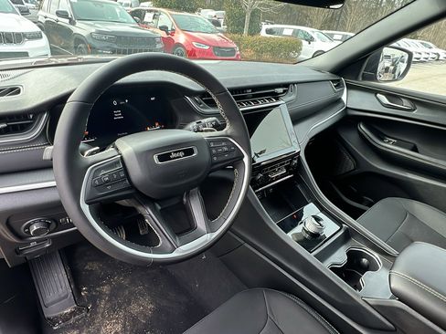 New 2025 Jeep Grand Cherokee L Laredo w/ Luxury Tech Group I image 21