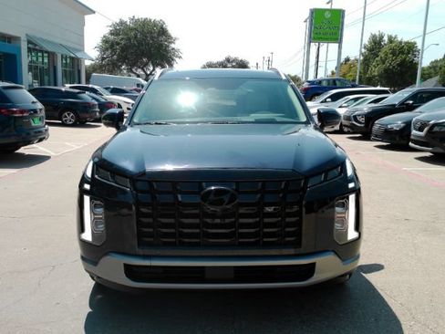 Used 2024 Hyundai Palisade Limited FWD image 2