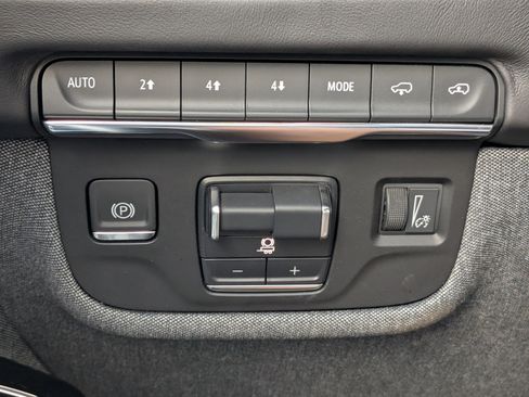 Certified 2025 Cadillac Escalade ESV Sport Platinum AWD/4WD image 27
