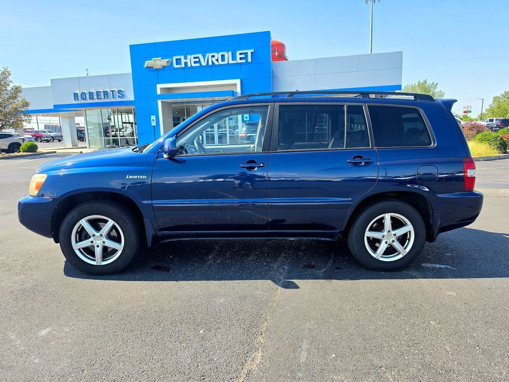 Used 2005 Toyota Highlander Limited w/ Leather Trim Pkg AWD/4WD image 3