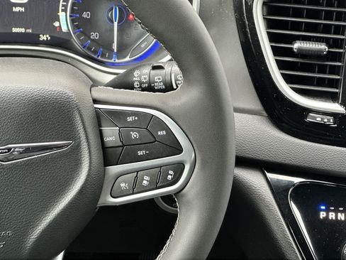 Used 2025 Chrysler Pacifica Select FWD image 21
