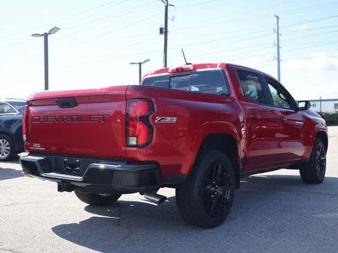Used 2025 Chevrolet Colorado Z71 w/ Technology Package AWD/4WD image 5
