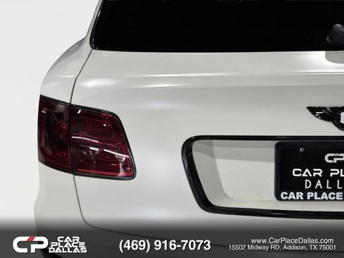 Used 2017 Bentley Bentayga AWD/4WD image 21