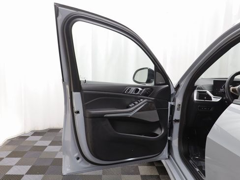 Certified 2025 BMW X7 xDrive40i w/ Executive Package image 4