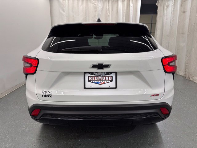 Used 2025 Chevrolet Trax RS w/ Sunroof Package FWD image 7