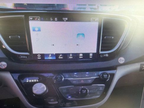 Certified 2023 Chrysler Pacifica Touring-L FWD image 9