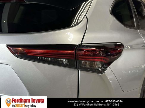Certified 2025 Toyota Highlander XLE AWD/4WD image 11