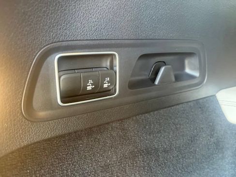 Used 2025 Mercedes-Benz GLS 450 4MATIC image 11