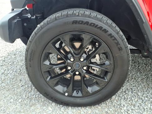 Used 2025 Jeep Wrangler Unlimited Sahara AWD/4WD image 18