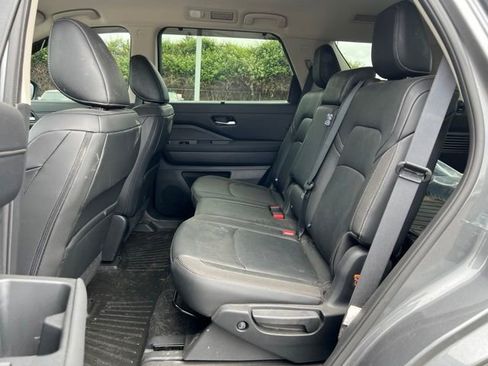 Used 2025 Nissan Pathfinder SL AWD/4WD image 13