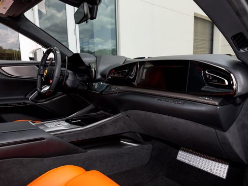 Used 2025 Ferrari Purosangue AWD/4WD image 31