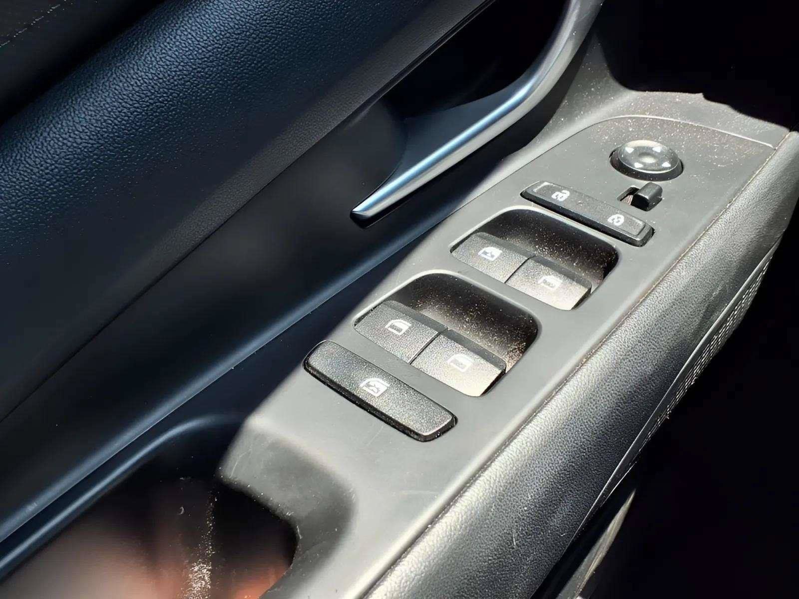 Certified 2024 Hyundai Elantra SEL FWD image 18