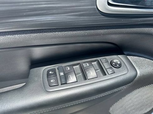 Used 2020 Jeep Grand Cherokee Altitude RWD image 4