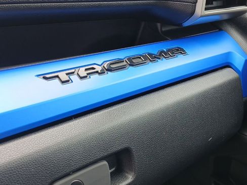 Used 2025 Toyota Tacoma TRD Off-Road AWD/4WD image 32