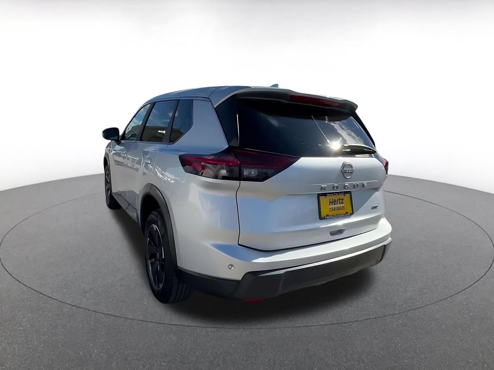 Used 2025 Nissan Rogue SV AWD/4WD image 10