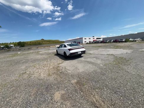 Used 2026 Hyundai Elantra Sport FWD image 15