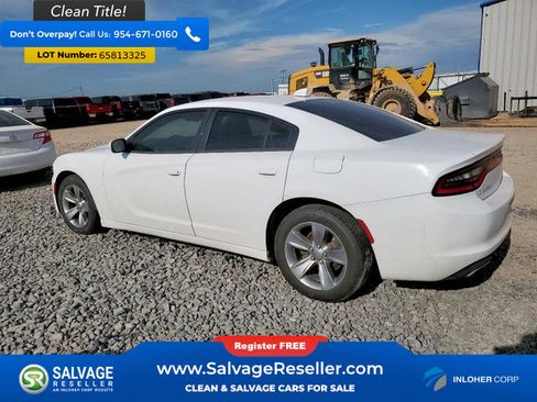 Used 2016 Dodge Charger SXT RWD image 3