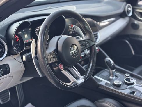 Used 2018 Alfa Romeo Giulia Quadrifoglio w/ Driver Assist Dynamic Package image 10