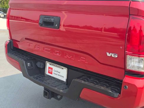 Certified 2017 Toyota Tacoma TRD Off-Road w/ Premium & Technology Package AWD/4WD image 13
