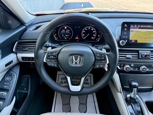 Used 2018 Honda Accord Touring image 18