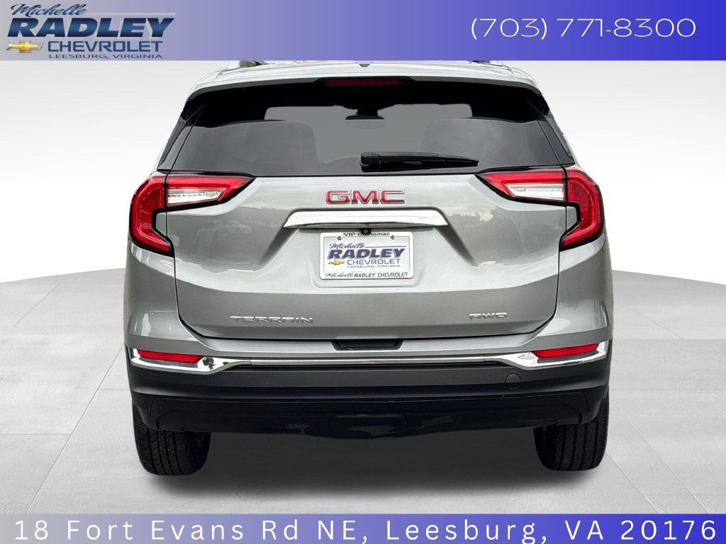 Used 2024 GMC Terrain SLT AWD/4WD image 4