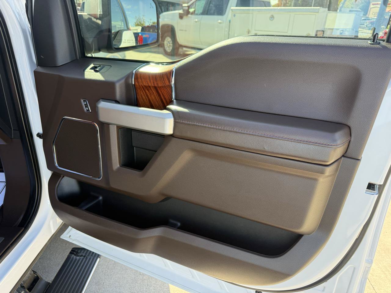 Used 2019 Ford F150 King Ranch w/ Equipment Group 601A Luxury AWD/4WD image 17