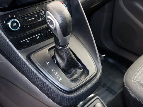 Used 2022 Ford Transit Connect XLT image 17